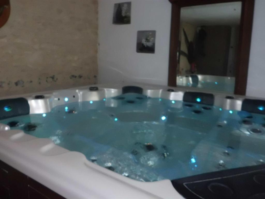 Le Clos Saint Paul Otel Tourny Dış mekan fotoğraf